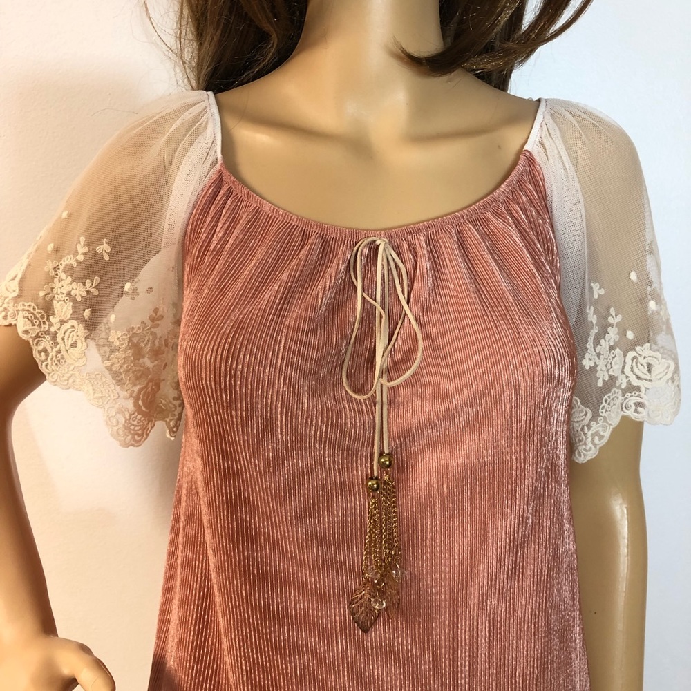 🎉HP🎉PINK & IVORY OFF SHOULDER TOP - Picture 6 of 7